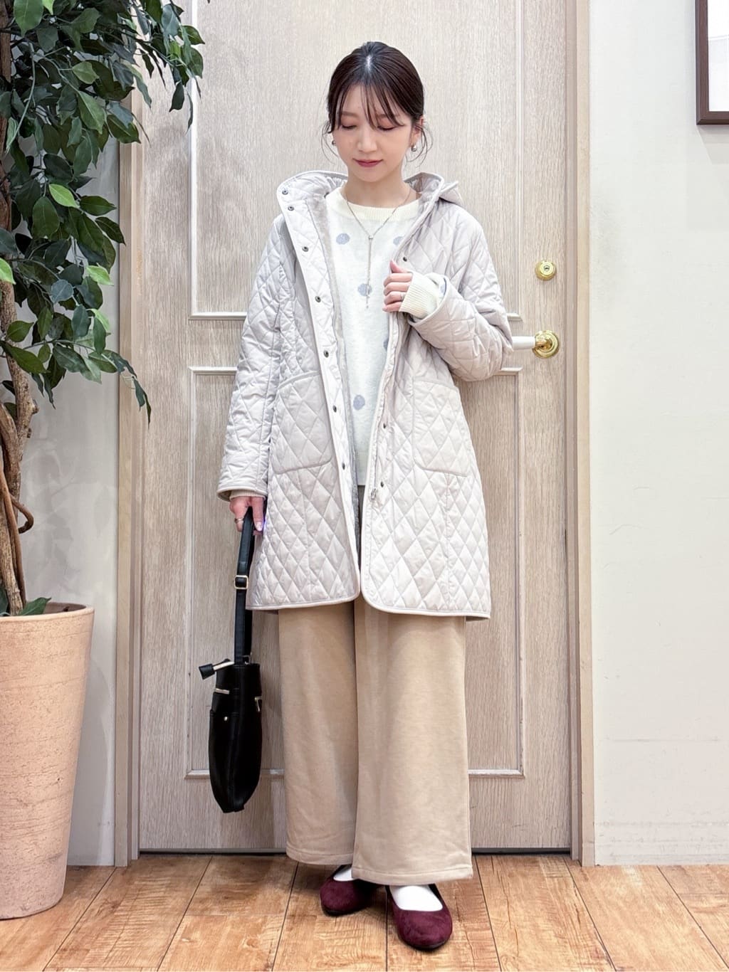 なみさんの「SHOO･LA･RUE｜【洗濯機可/S-LL】ウエストのタブボタンがポイント　ワイドパンツ」を使ったコーディネート