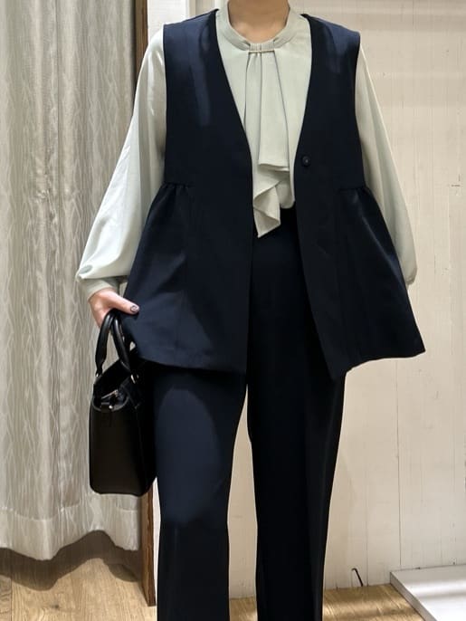 ga_riさんの「THE SHOP TK｜【通勤・きちんと見えに】ダブルクロス ペプラムジレ/セットアップ可」を使ったコーディネート