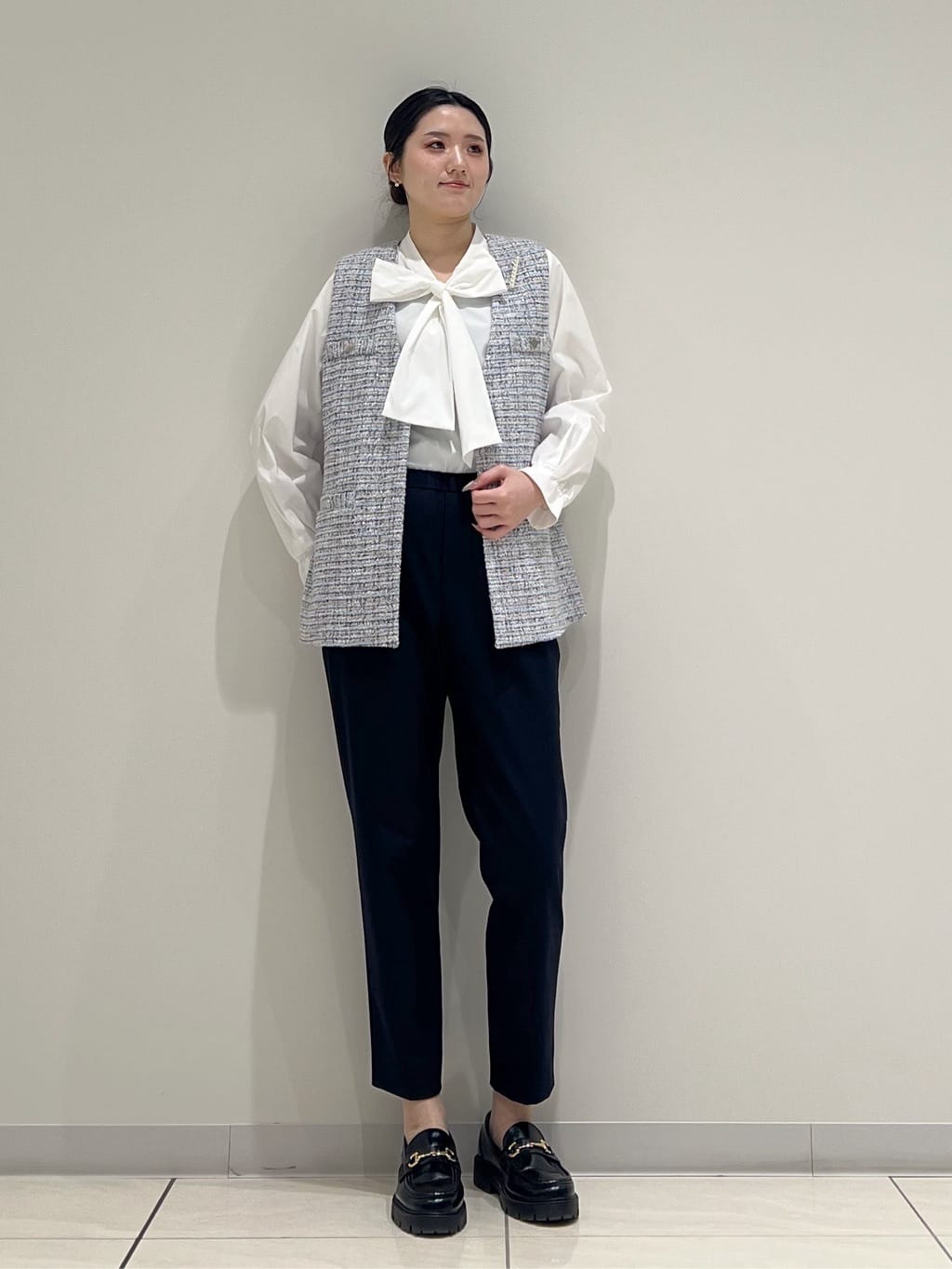 T.Kさんの「INDIVI｜【2点セット／洗える】ツイードジレ＆ボウタイブラウス」を使ったコーディネート