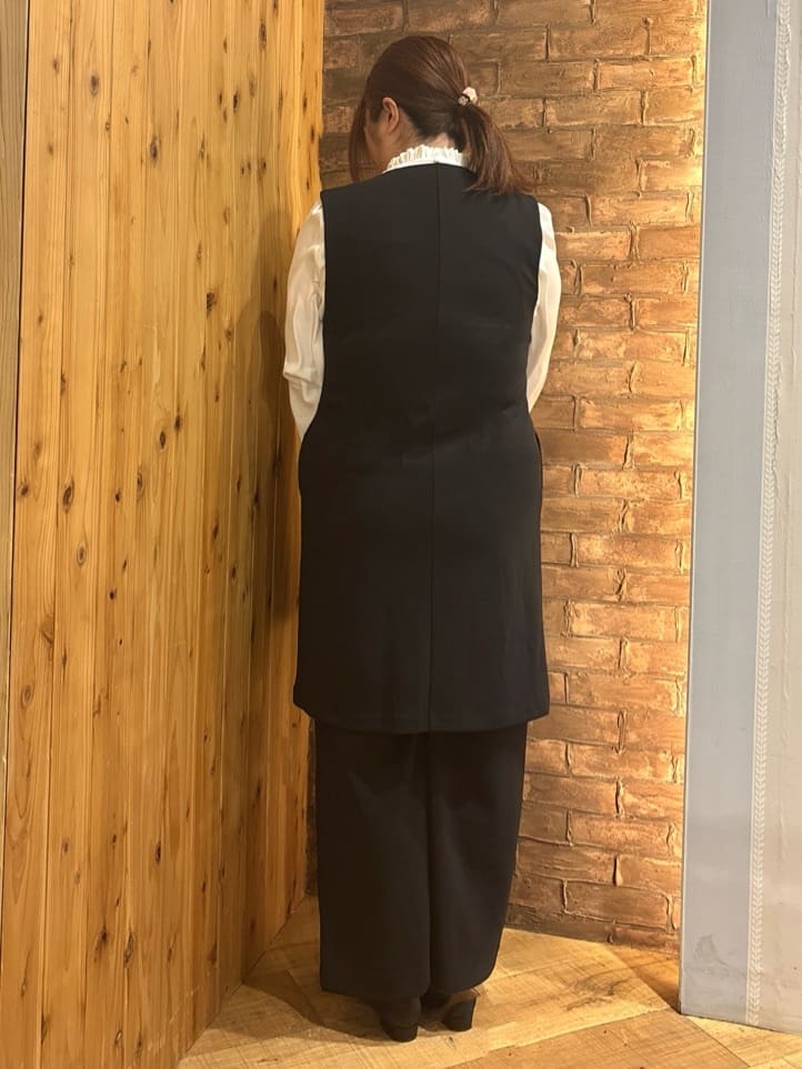 ゆかぴさんの「SHOO･LA･RUE｜【洗濯機可/セットアップ可/S-3L】きちんと楽に。カットジョーゼット ロングジレ」を使ったコーディネート