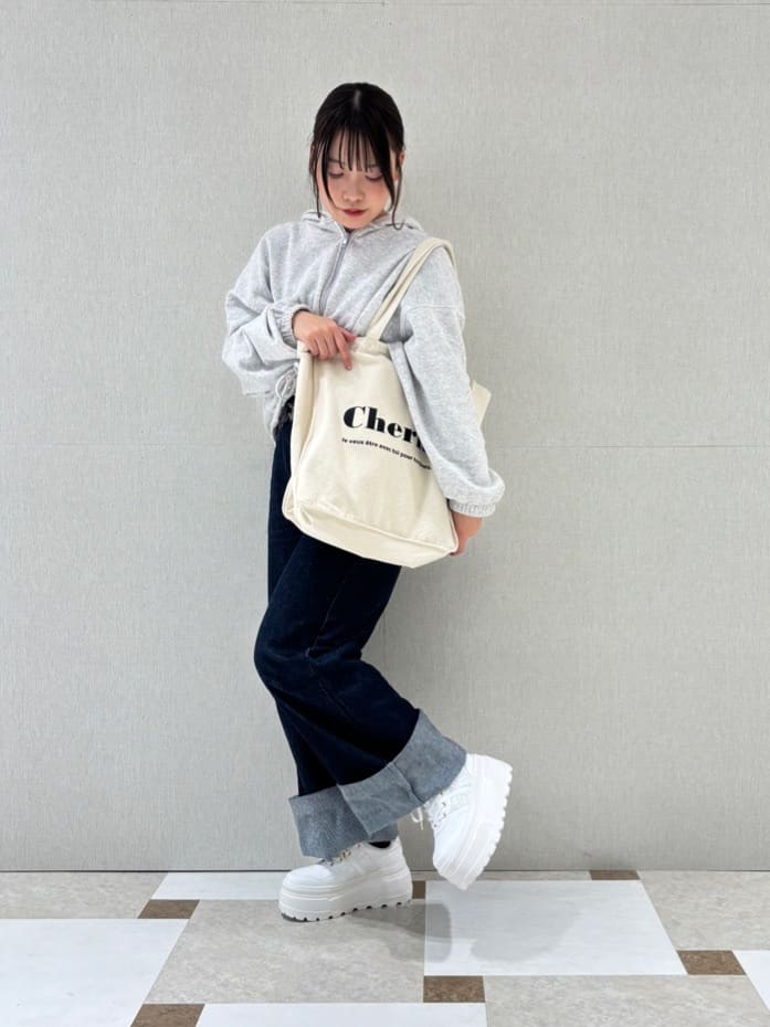 せらら⭐️さんの「ESPERANZA｜ラメライン厚底スニーカー」を使ったコーディネート