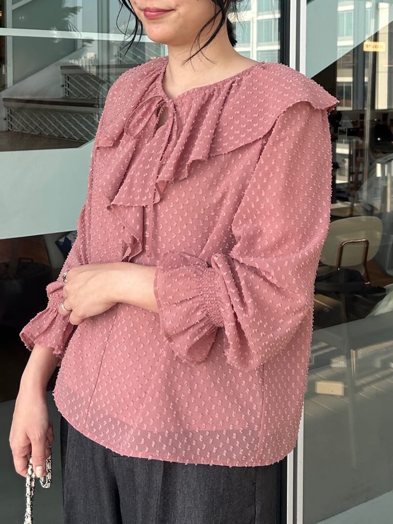 shinoさんの「Couture brooch｜【撥水・洗える】ハーフ トレンチコート」を使ったコーディネート