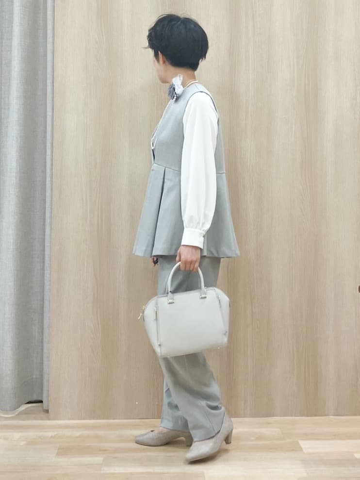Keiさんの「grove｜【マシンウォッシュ/防シワ】袖ドッキングペプラムブラウス【着回しカセット】」を使ったコーディネート