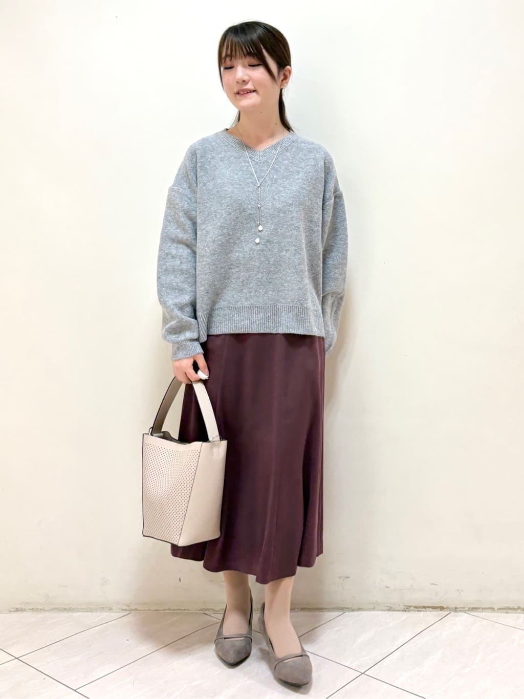 mikiさんの「Reflect｜【選べる5色／ゆったりシルエット】Vネックスパンコールニット」を使ったコーディネート