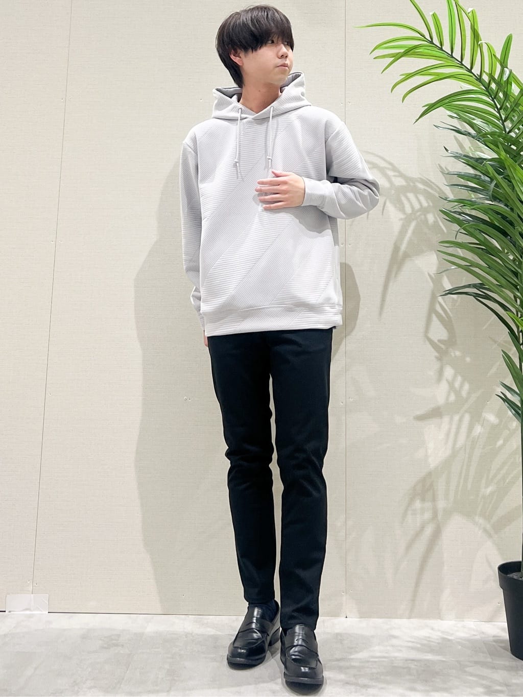 SHI-MAさんの「THE SHOP TK｜【さりげない表情が、品よく映える。】ふくれジャカードパーカ」を使ったコーディネート