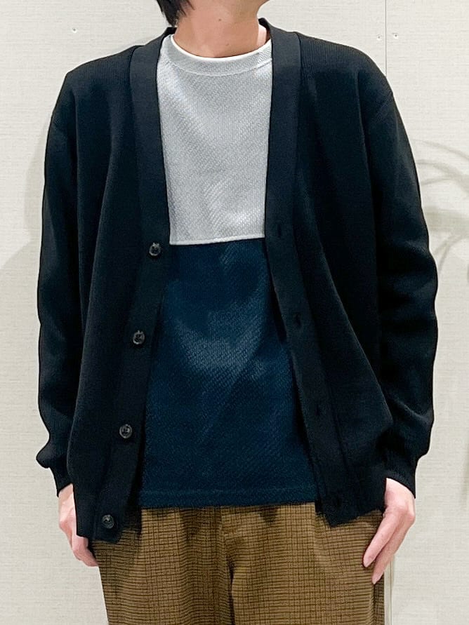 SHI-MAさんの「THE SHOP TK｜【季節の変わり目に最適】ニットカーディガン ドライタッチ／軽量」を使ったコーディネート