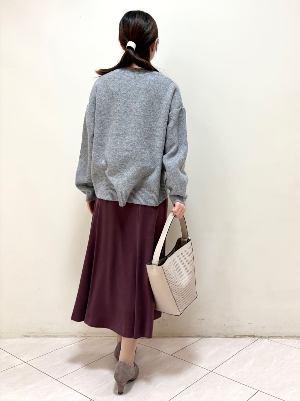 mikiさんの「Reflect｜【選べる5色／ゆったりシルエット】Vネックスパンコールニット」を使ったコーディネート