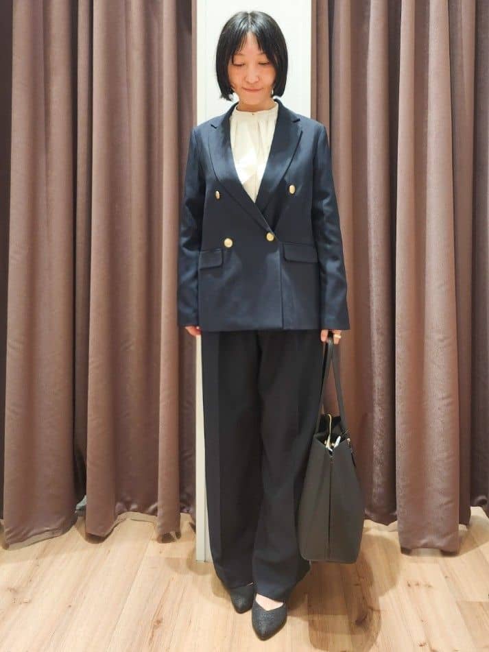 さくさんの「grove｜【マシンウォッシュ/防シワ】袖ドッキングペプラムブラウス【着回しカセット】」を使ったコーディネート
