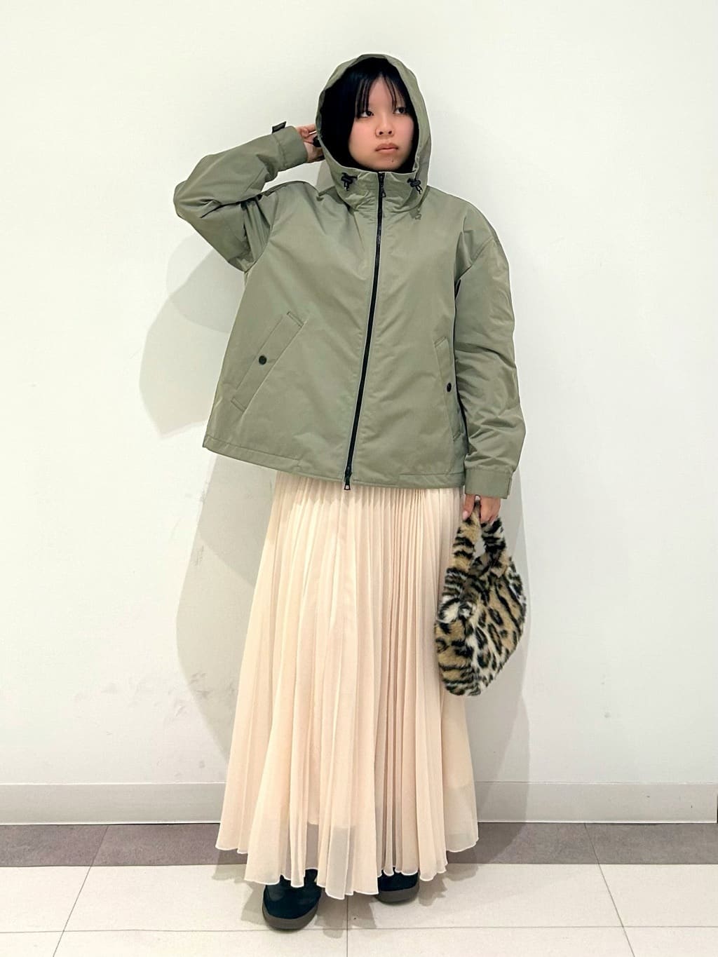 とりみさんの「DRESSTERIOR｜【ウォッシャブル/撥水素材】撥水ツイル マウンテンパーカー」を使ったコーディネート