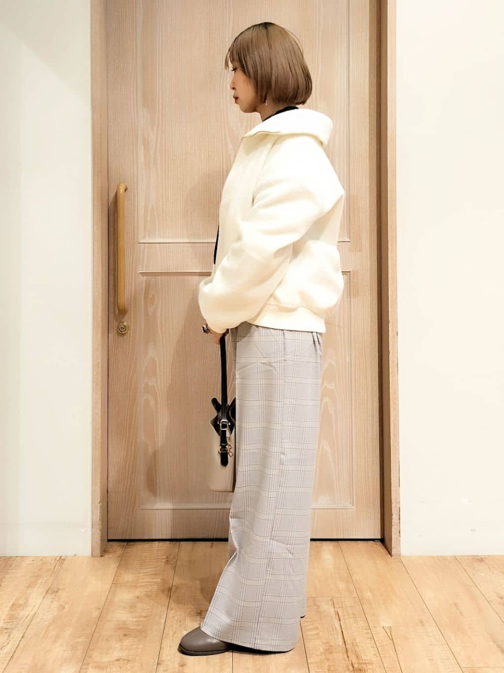 YUKIさんの「SHOO･LA･RUE｜コンパクトながらしっかり入る 一枚革風 3層ショルダーバッグ」を使ったコーディネート