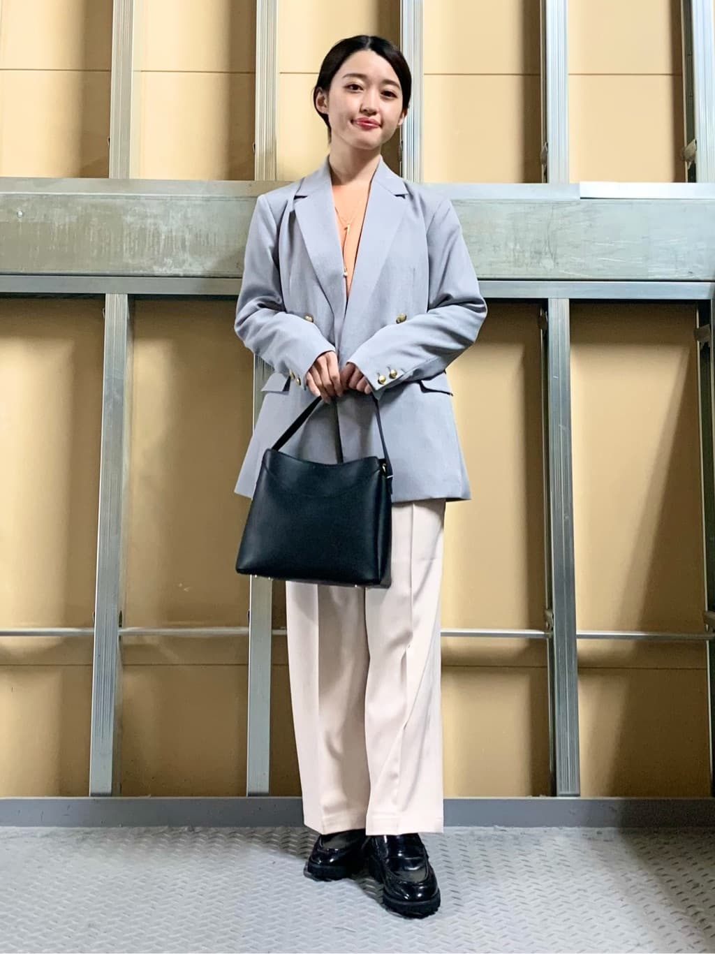 sahoさんの「THE SHOP TK｜【通勤にもデイリーにも】CAVIAN 金ボタンダブルブレストジャケット」を使ったコーディネート