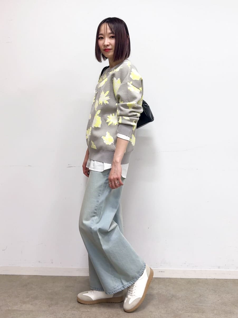 𝐜𝐡𝐢𝐤𝐚さんの「SHOO･LA･RUE｜【洗濯機可/S-LL】ゆるシルエット 甘すぎない　大人の花柄もちもちニット」を使ったコーディネート