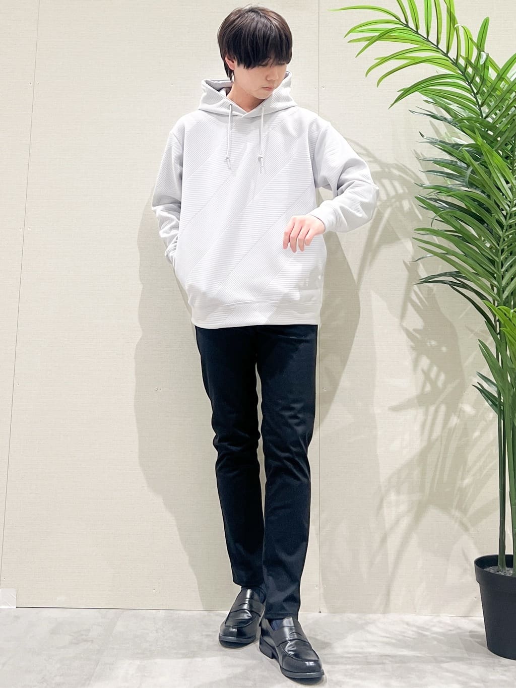 SHI-MAさんの「THE SHOP TK｜【さりげない表情が、品よく映える。】ふくれジャカードパーカ」を使ったコーディネート