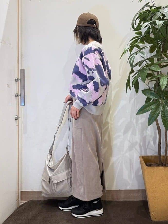 misakiさんの「SHOO･LA･RUE｜【洗濯機可/S-LL】1枚で華やかに ラメ入りニュアンス柄ニット」を使ったコーディネート