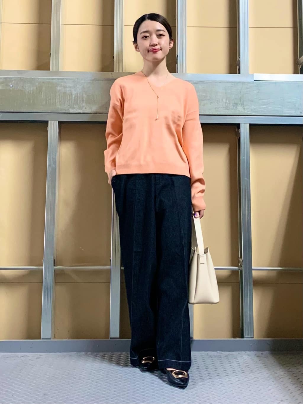sahoさんの「THE SHOP TK｜【S-XLサイズ/上品見えが叶う】Vネックニット/洗濯機OK」を使ったコーディネート