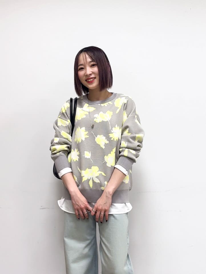 𝐜𝐡𝐢𝐤𝐚さんの「SHOO･LA･RUE｜【洗濯機可/S-LL】ゆるシルエット 甘すぎない　大人の花柄もちもちニット」を使ったコーディネート