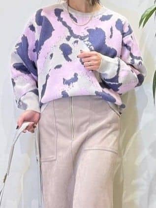 misakiさんの「SHOO･LA･RUE｜【洗濯機可/S-LL】1枚で華やかに ラメ入りニュアンス柄ニット」を使ったコーディネート