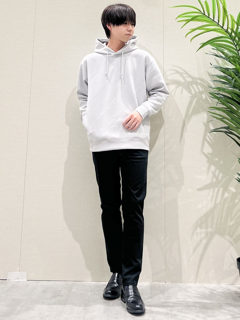 SHI-MAさんの「THE SHOP TK｜【さりげない表情が、品よく映える。】ふくれジャカードパーカ」を使ったコーディネート