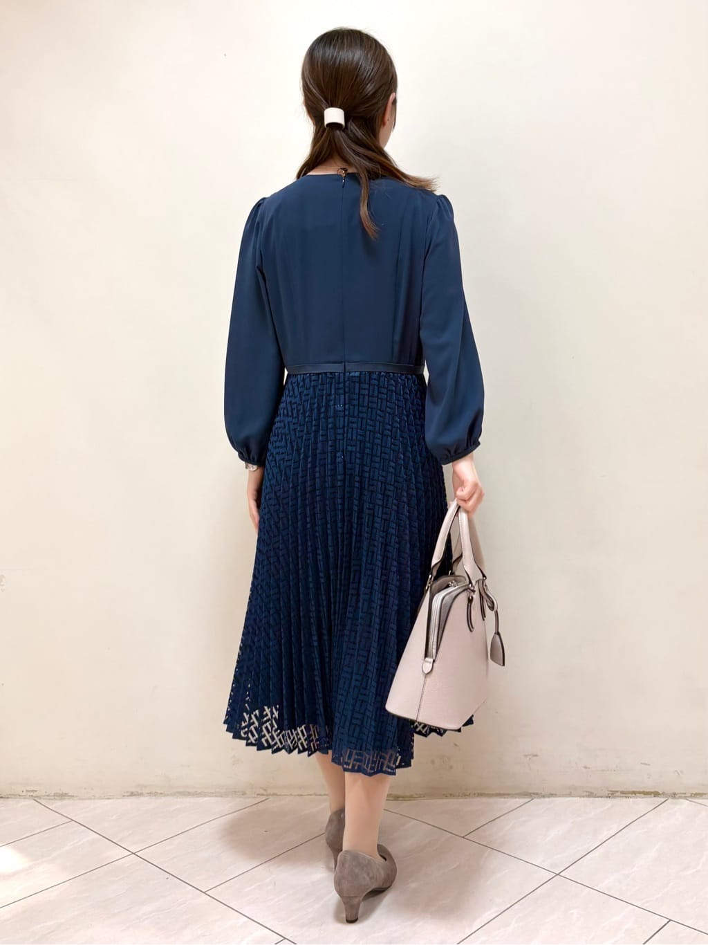 mikiさんの「Reflect｜【SS-4Lサイズ】シフォン&times;幾何柄レースプリーツワンピース」を使ったコーディネート