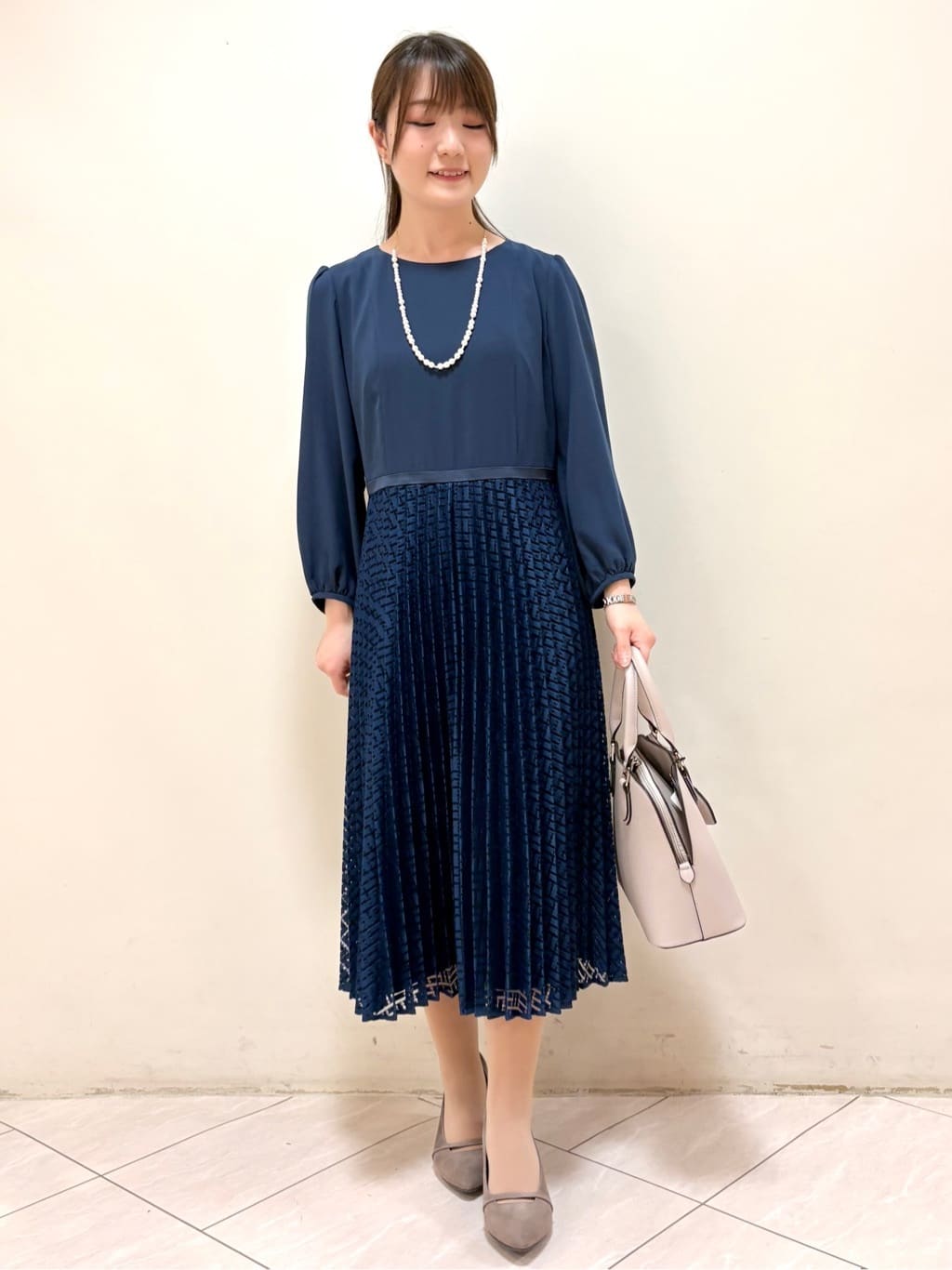 mikiさんの「Reflect｜【SS-4Lサイズ】シフォン&times;幾何柄レースプリーツワンピース」を使ったコーディネート