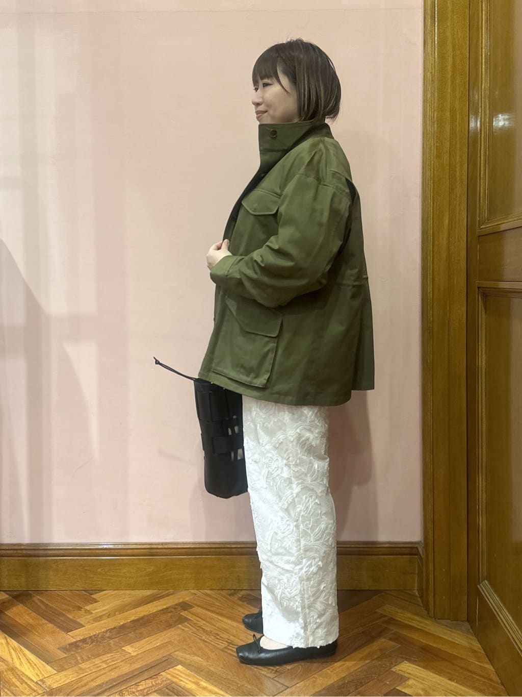 komatsuさんの「DRESSTERIOR｜【ウォッシャブル/ウエストゴム】コットンエンブロイダリー イージーパンツ」を使ったコーディネート