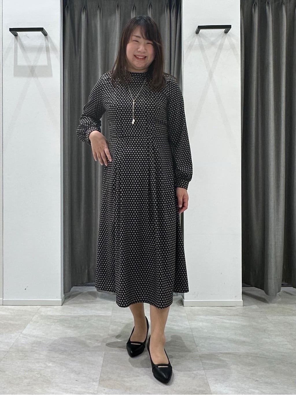 kimiさんの「UNTITLED｜【通勤/お出かけ◎】ジオメプリントクラシカルワンピース」を使ったコーディネート