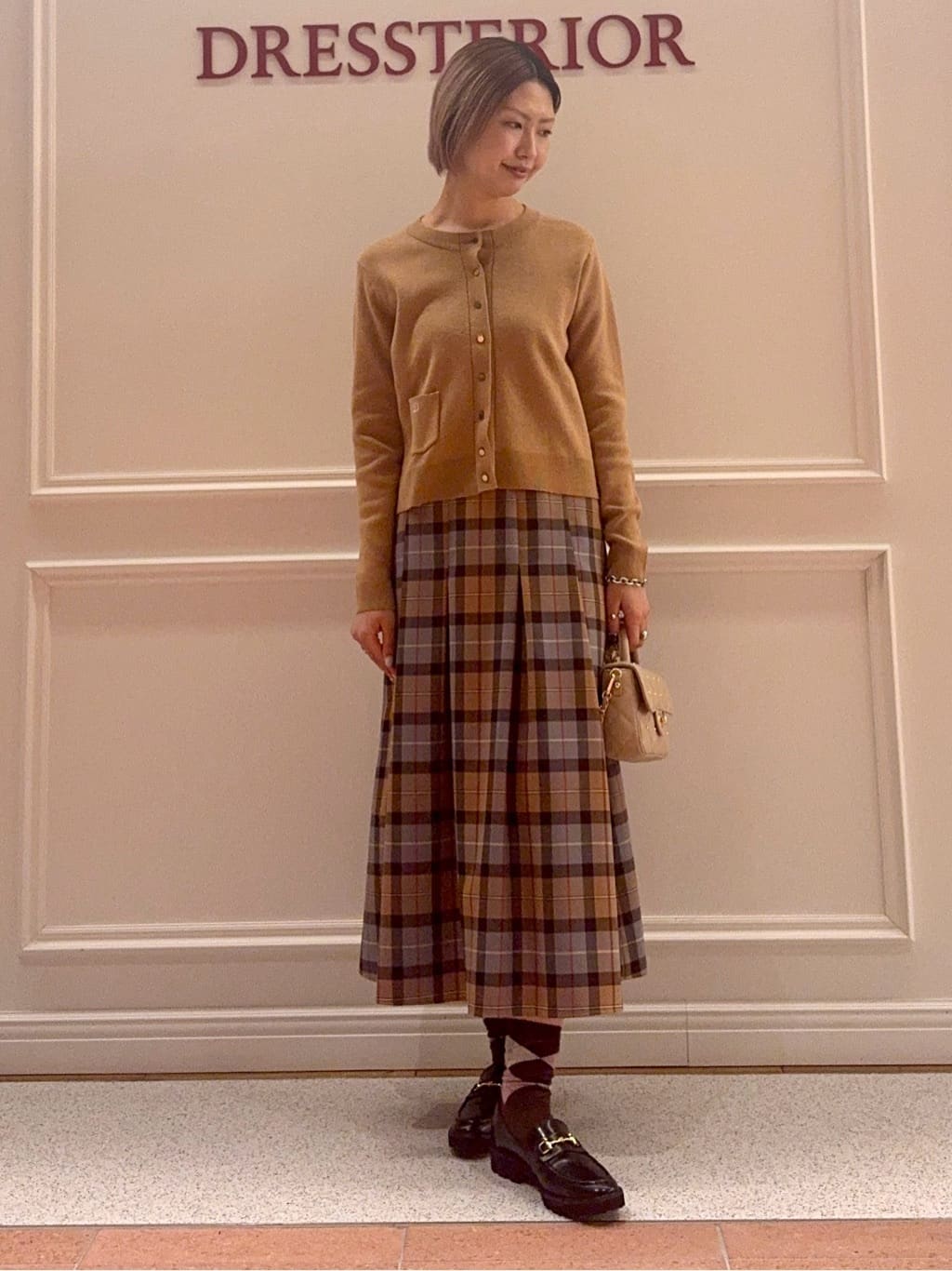 renaさんの「DRESSTERIOR｜◆チェックタックソフトプリーツスカート」を使ったコーディネート