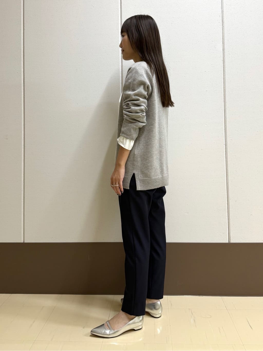 mamiさんの「INDIVI｜【洗える／チュニック丈／カシミヤ混】スリットデザインVネックニット」を使ったコーディネート