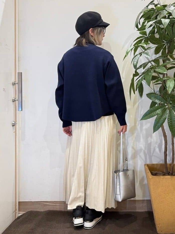 misakiさんの「SHOO･LA･RUE｜【洗濯機可/セットアップ可/インせず着られる】もちもち裾ラウンドニット」を使ったコーディネート