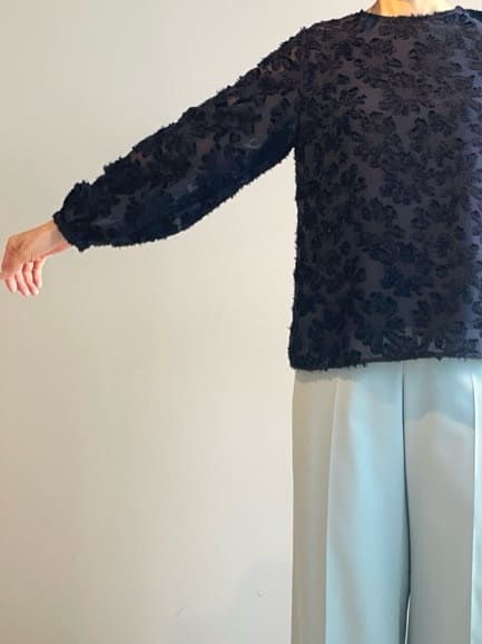 murayamaさんの「INDIVI｜【華やか／大人シアー／セレモニー】カットフリンジブラウス」を使ったコーディネート