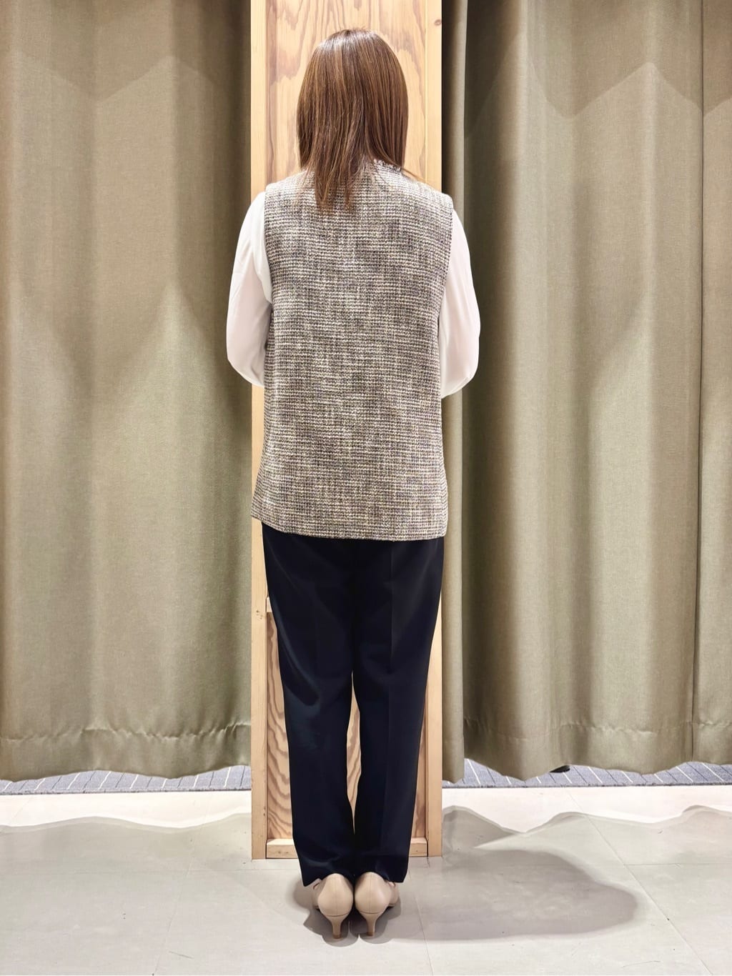 HaNeさんの「THE SHOP TK｜【フォーマルにもカジュアルにも】ツイードジレ」を使ったコーディネート