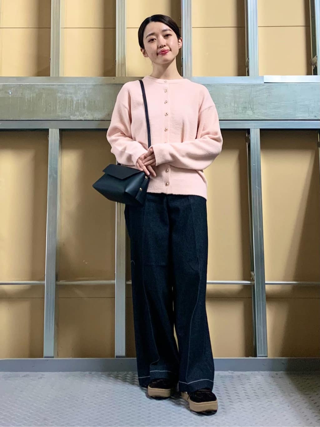 sahoさんの「THE SHOP TK｜ふわふわミニシャギー クルーネックカーディガン」を使ったコーディネート