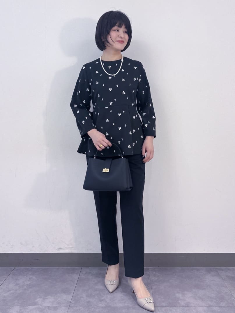 misaさんの「OPAQUE.CLIP｜フラワー刺繍ペプラムブラウス【洗濯機OK】」を使ったコーディネート