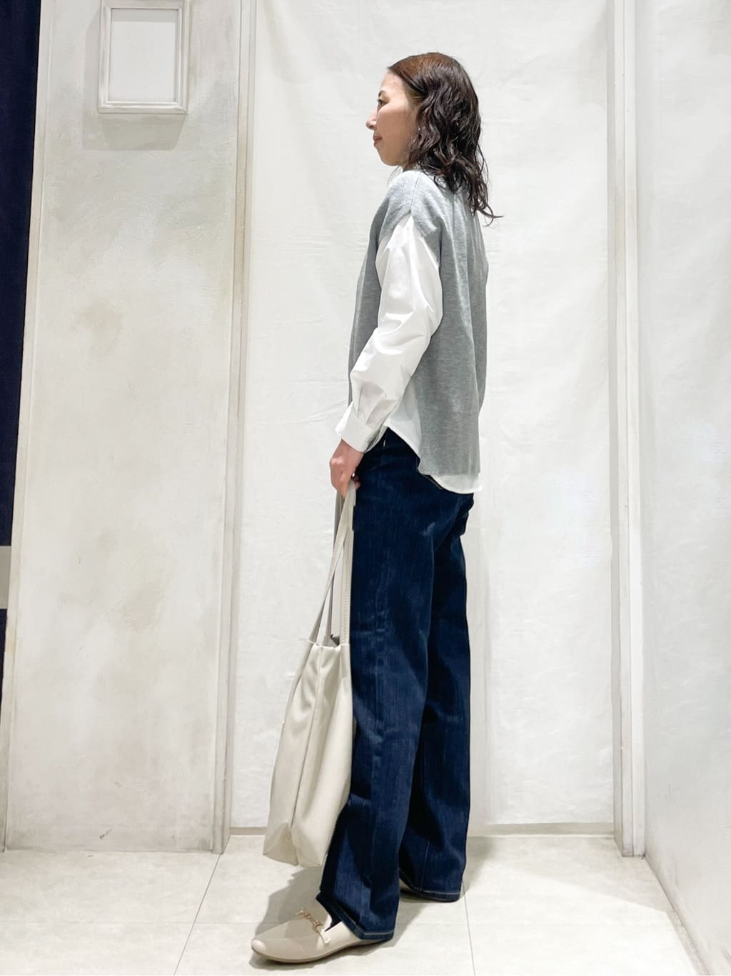 hiroさんの「grove｜【選べる着丈】大人のためのストレートデニムパンツ」を使ったコーディネート