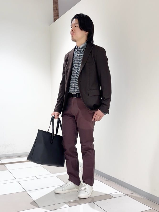 及川さんの「TAKEO KIKUCHI｜【抗菌防臭/シーズンレス】シアサッカーギンガムチェック ストレッチシャツ」を使ったコーディネート