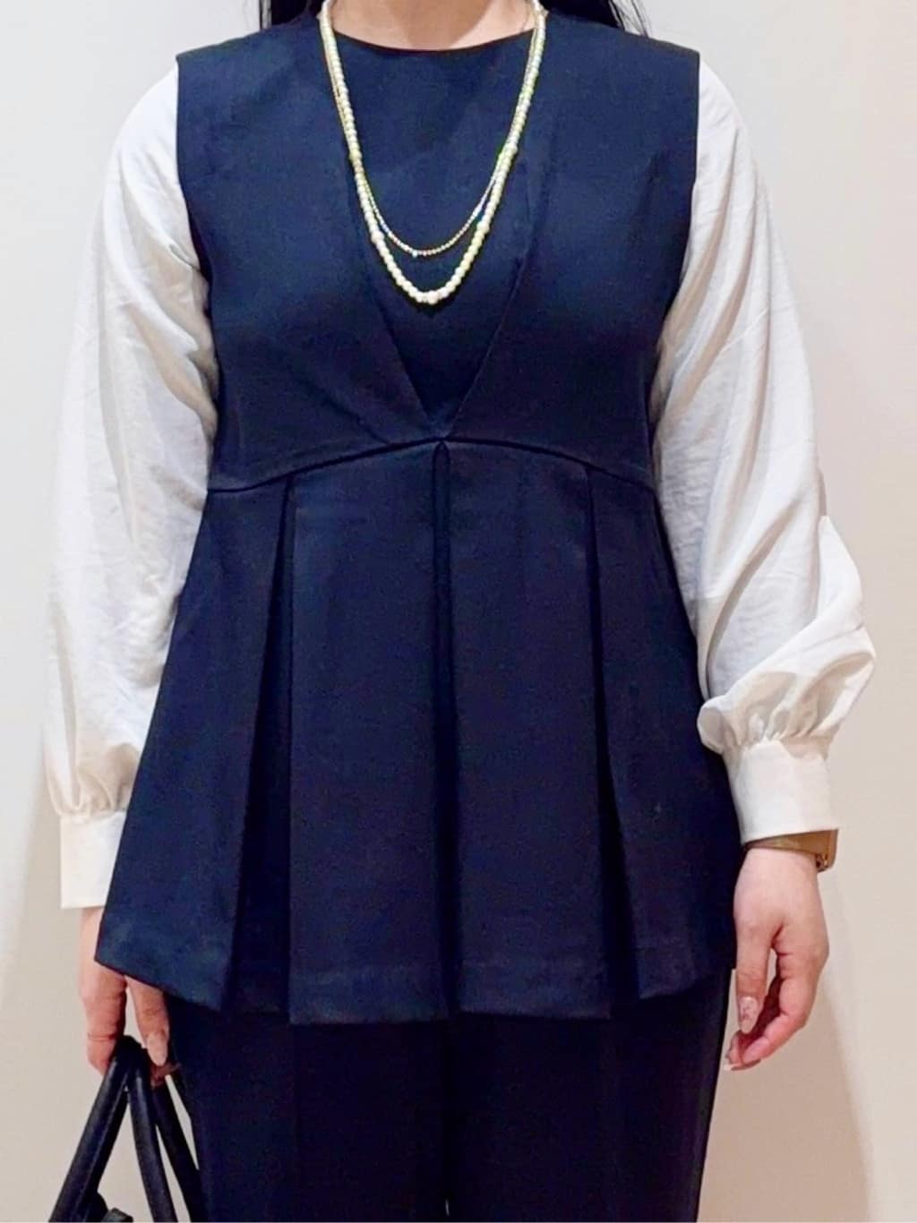 minamiさんの「grove｜【マシンウォッシュ/防シワ】袖ドッキングペプラムブラウス【着回しカセット】」を使ったコーディネート
