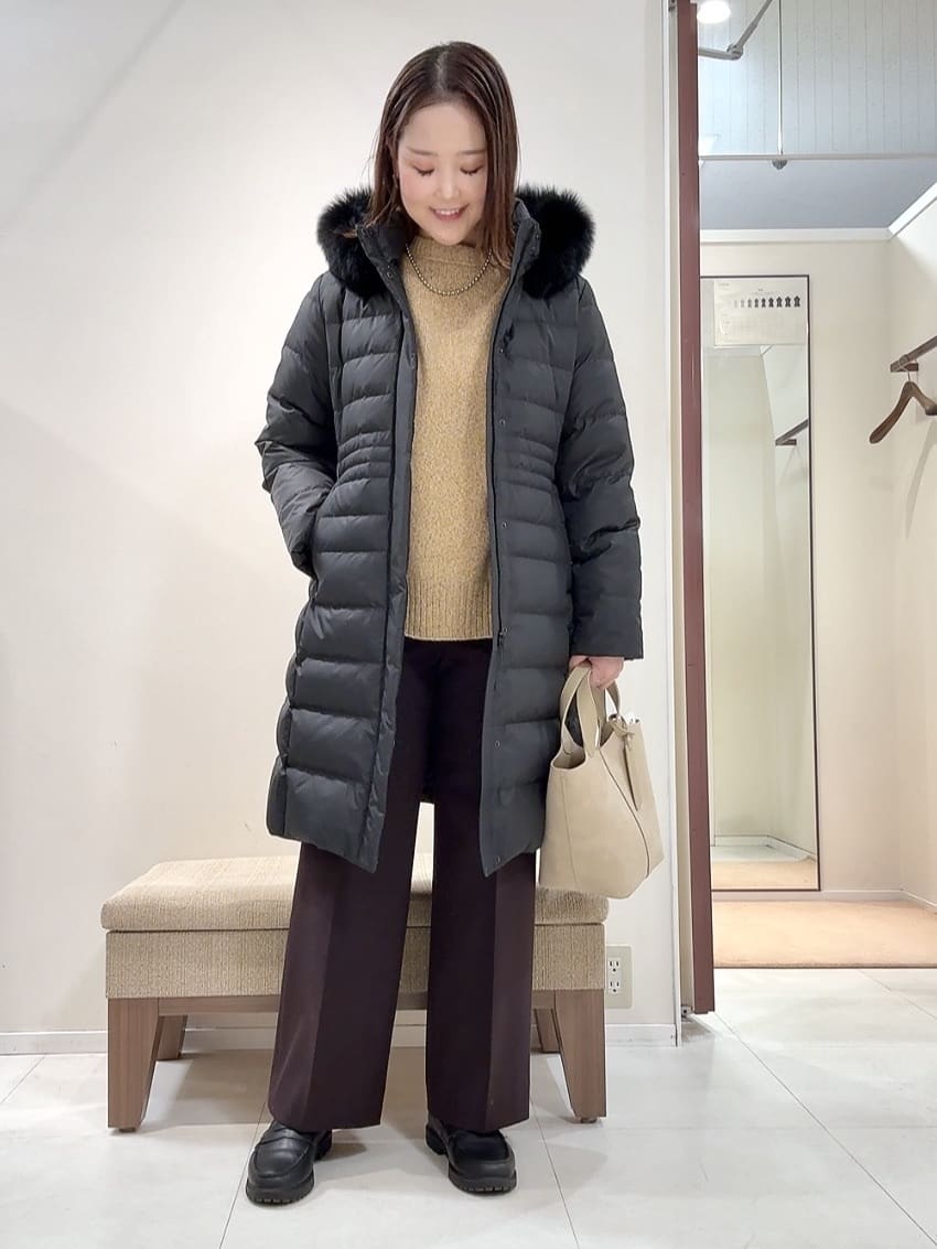 YUIさんの「UNTITLED｜【はっ水機能/フード取り外し可/防寒】ロングダウンコート」を使ったコーディネート