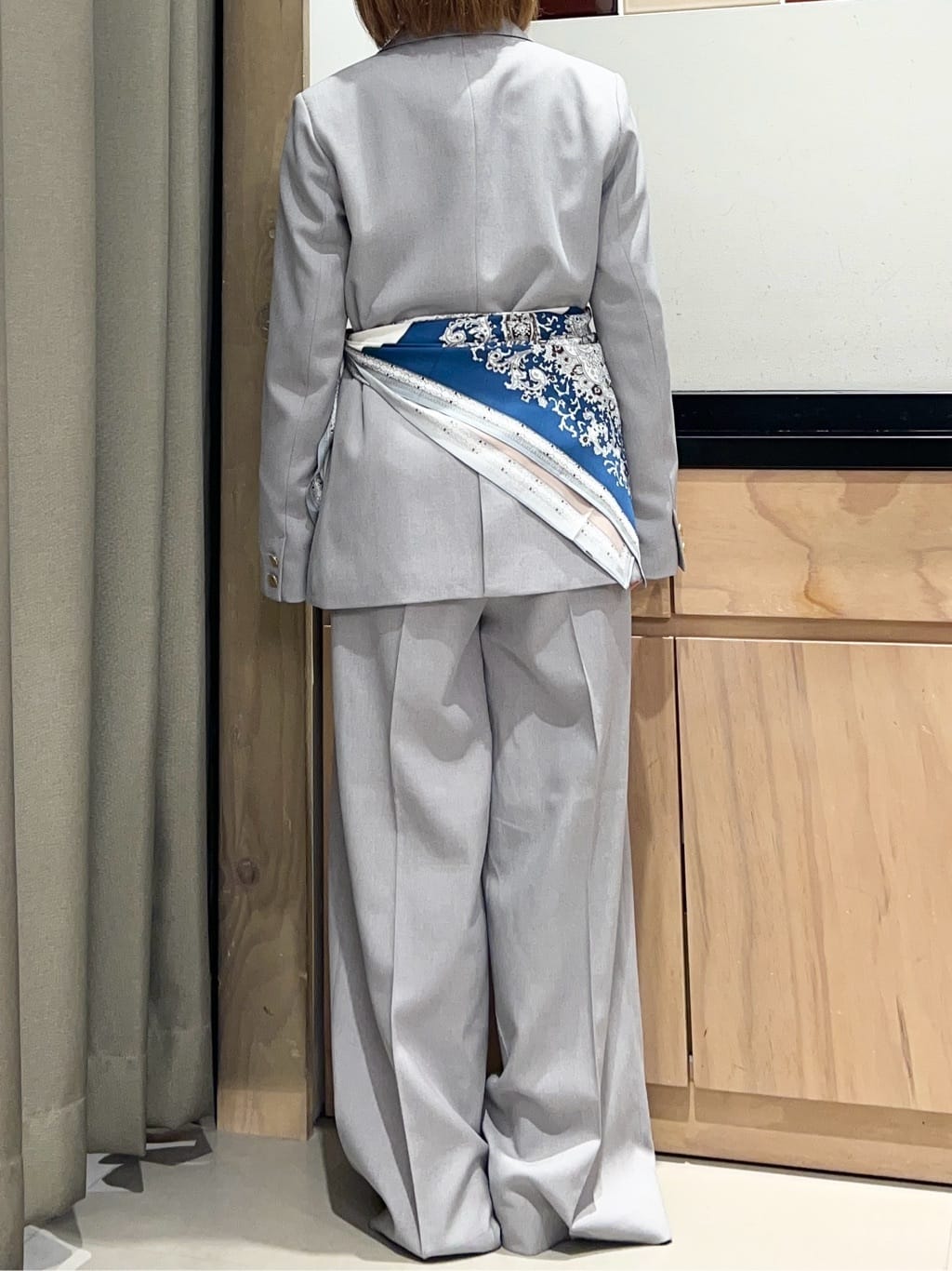 かのさんの「THE SHOP TK｜【通勤にもデイリーにも】CAVIAN 金ボタンダブルブレストジャケット」を使ったコーディネート