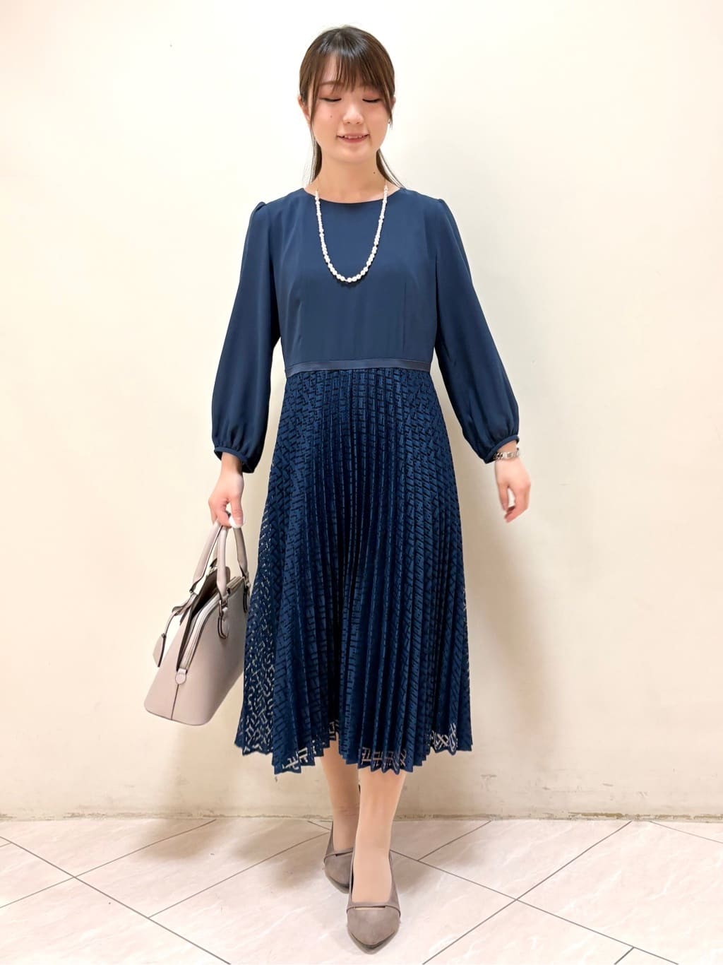 mikiさんの「Reflect｜【SS-4Lサイズ】シフォン&times;幾何柄レースプリーツワンピース」を使ったコーディネート