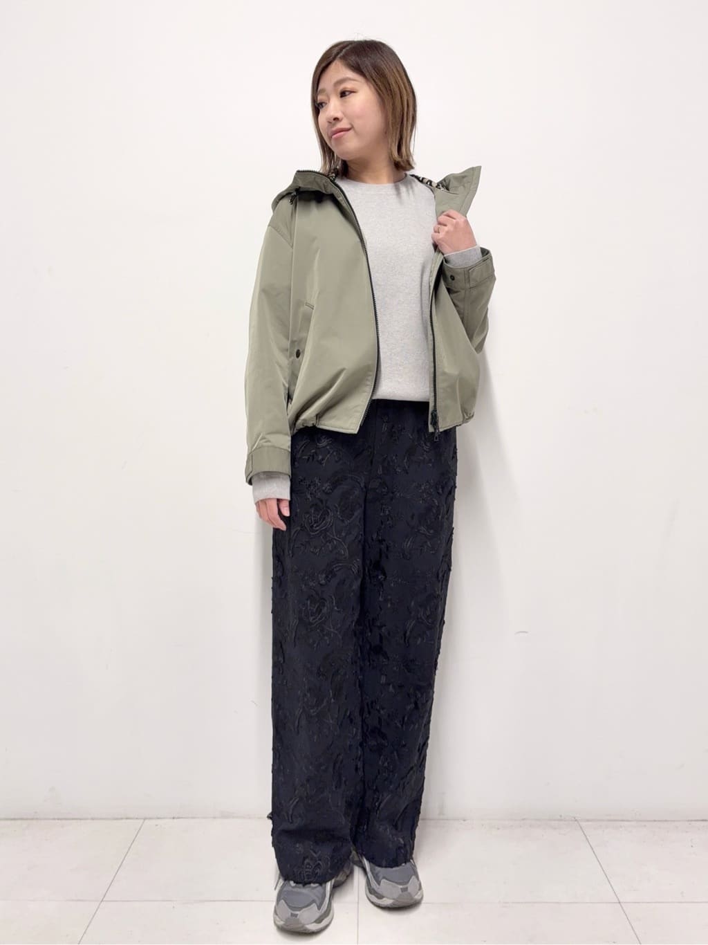 Nishijimaさんの「DRESSTERIOR｜【ウォッシャブル/ウエストゴム】コットンエンブロイダリー イージーパンツ」を使ったコーディネート