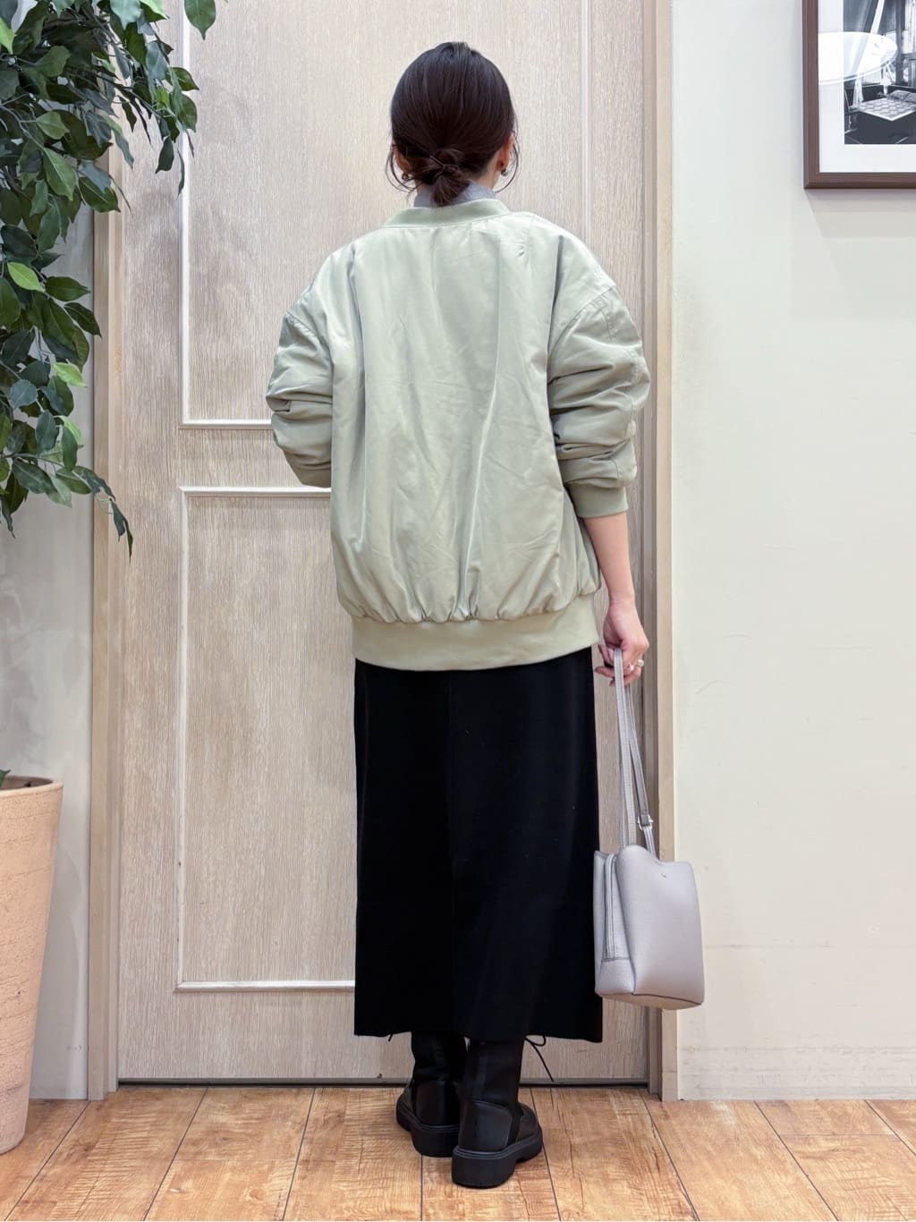 なみさんの「SHOO･LA･RUE｜【S-LL】大人も取り入れやすい BIGシルエット MA－1ブルゾン」を使ったコーディネート
