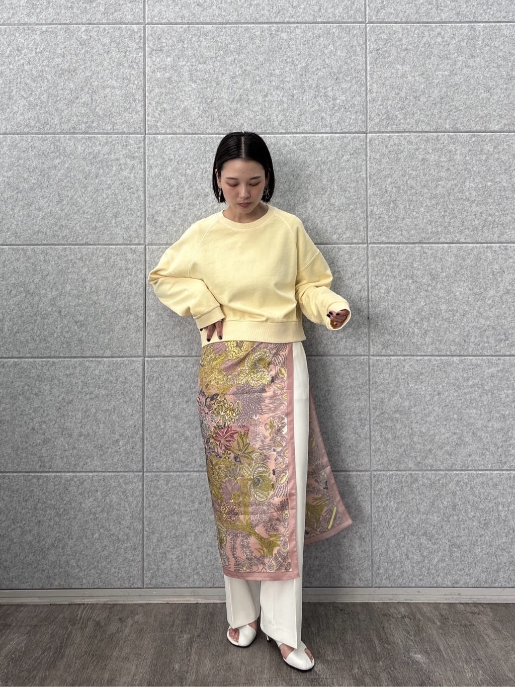 ayanoさんの「INDIVI｜ワイドスリーブカラースウェット」を使ったコーディネート