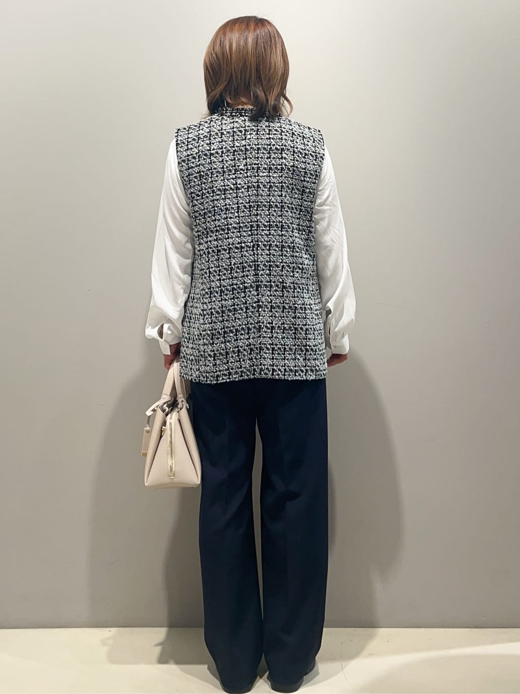 miyuさんの「OPAQUE.CLIP｜《通勤対応》ツイードジレ【洗える】」を使ったコーディネート