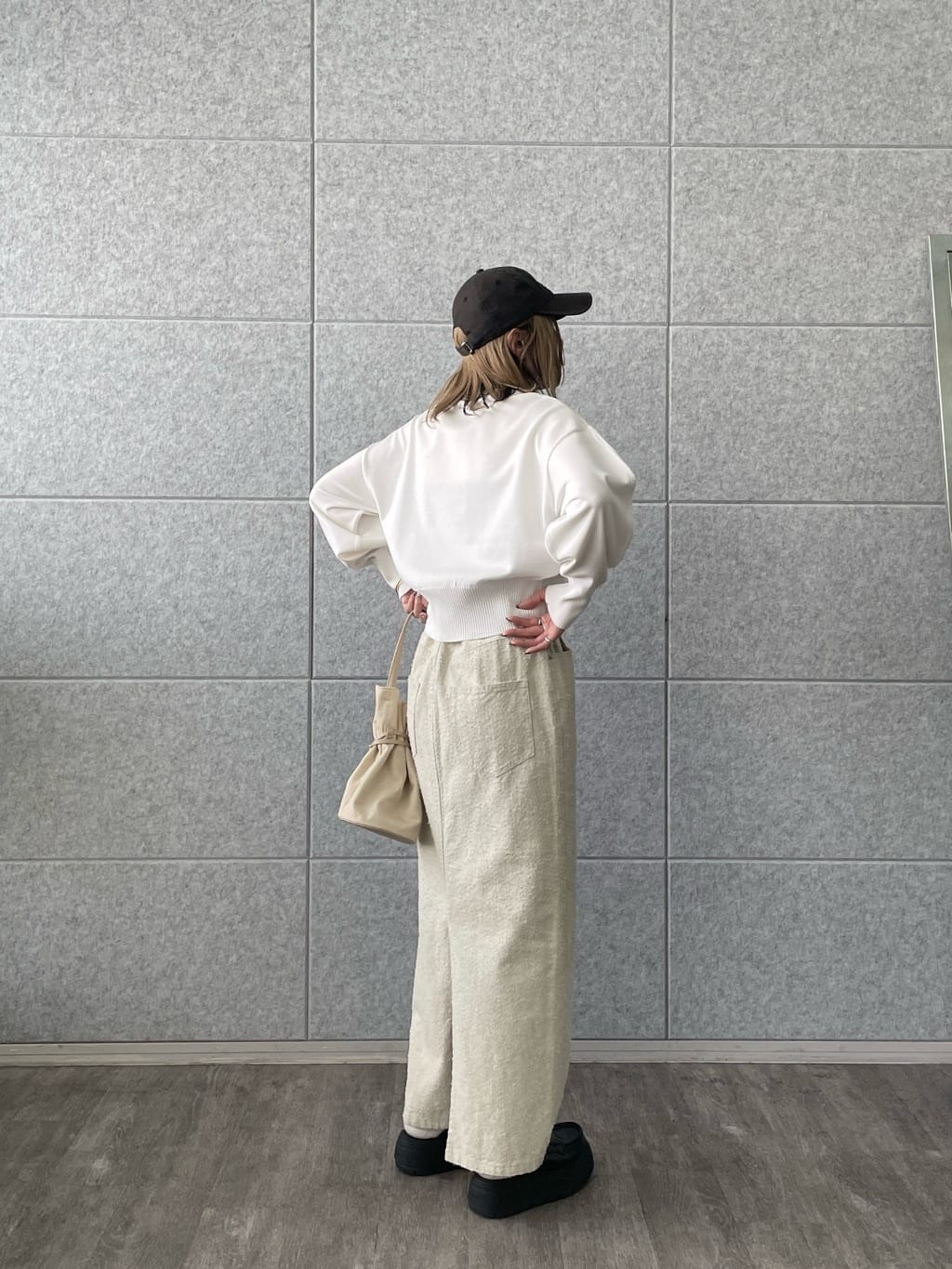 kotakiさんの「INDIVI｜Timeless｜フォルムロゴニット」を使ったコーディネート