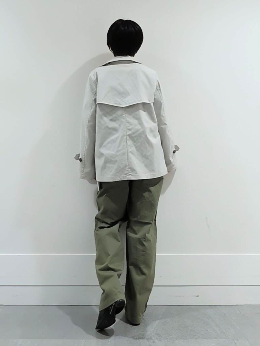 ミズタさんの「UNTITLED｜【定番人気/はっ水/洗える】タスランショートトレンチコート」を使ったコーディネート