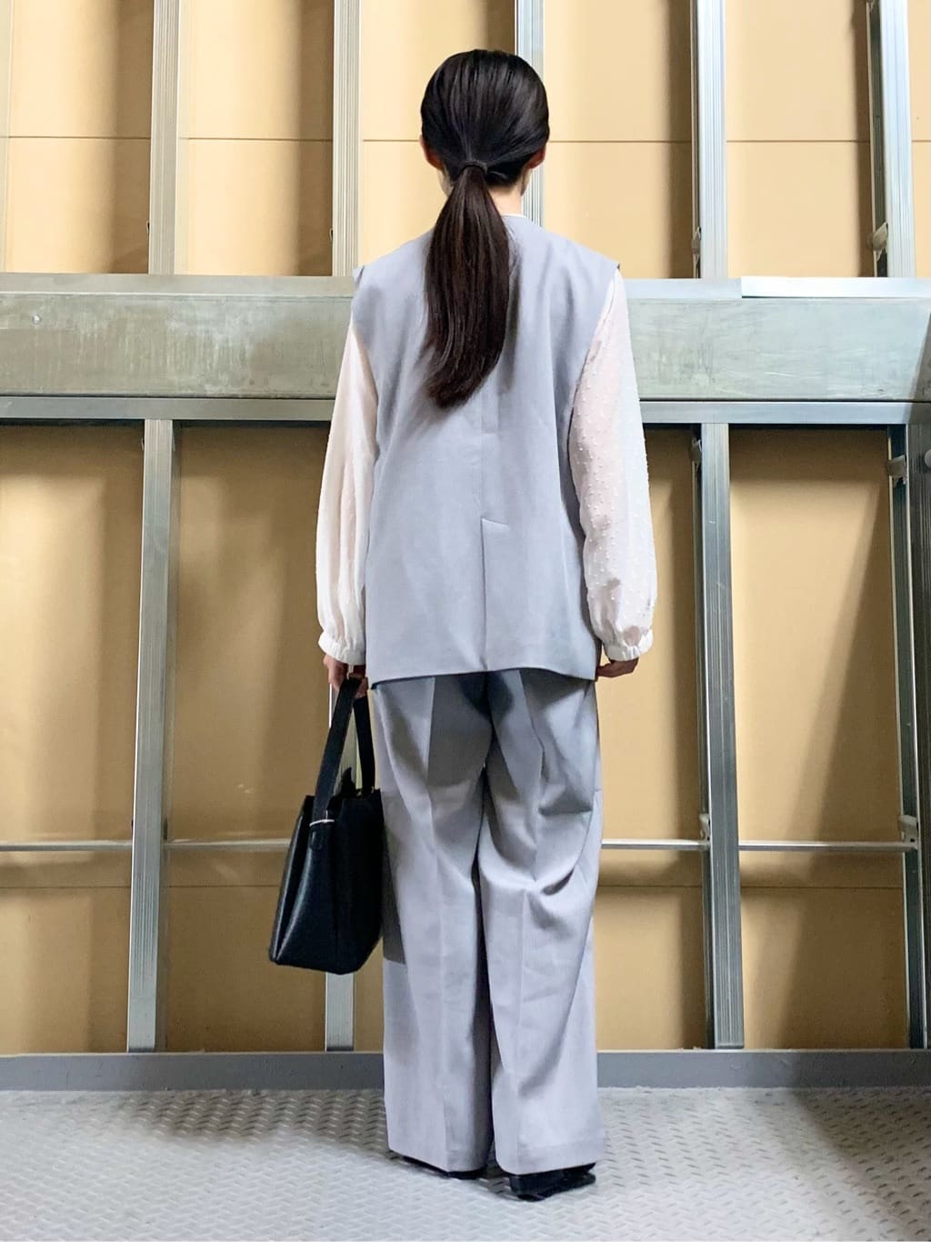 sahoさんの「THE SHOP TK｜【通勤にもカジュアルにも】CAVIAN ジレ/セットアップ可」を使ったコーディネート