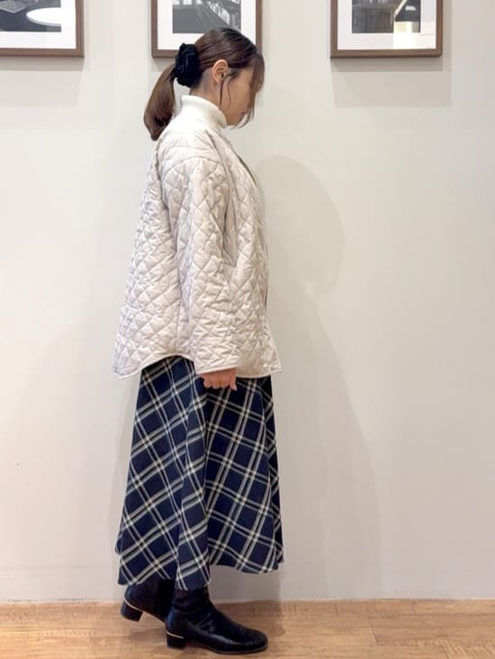 maiさんの「SHOO･LA･RUE｜【S-LL】立体感が際立つ モールチェックフレアスカート」を使ったコーディネート