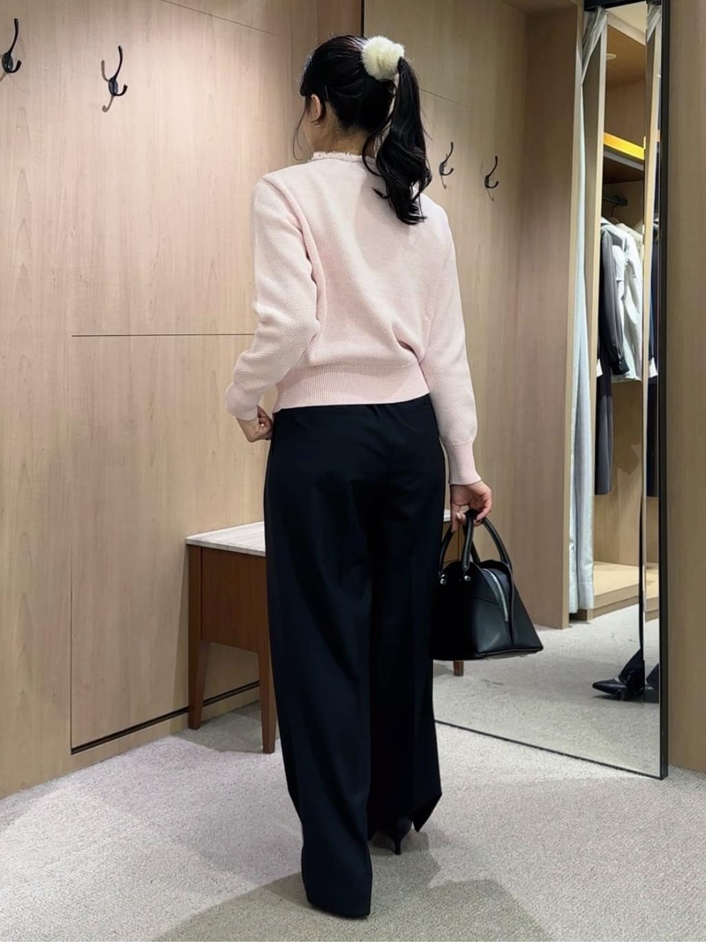 しょんさんの「UNTITLED｜【洗える/ウエスト後ろゴム】ウール混　タックワイドパンツ」を使ったコーディネート