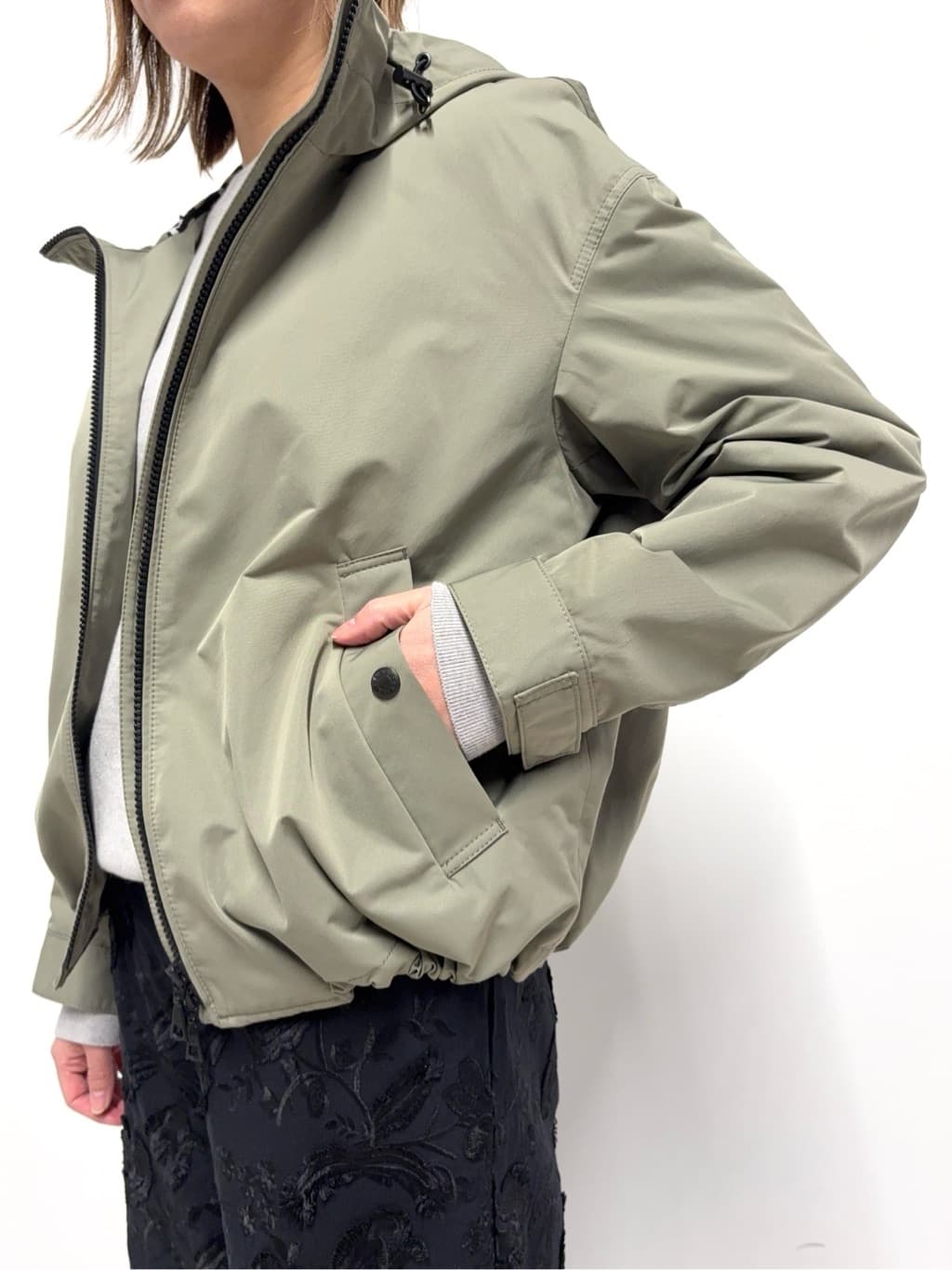 Nishijimaさんの「DRESSTERIOR｜【ウォッシャブル/ウエストゴム】コットンエンブロイダリー イージーパンツ」を使ったコーディネート