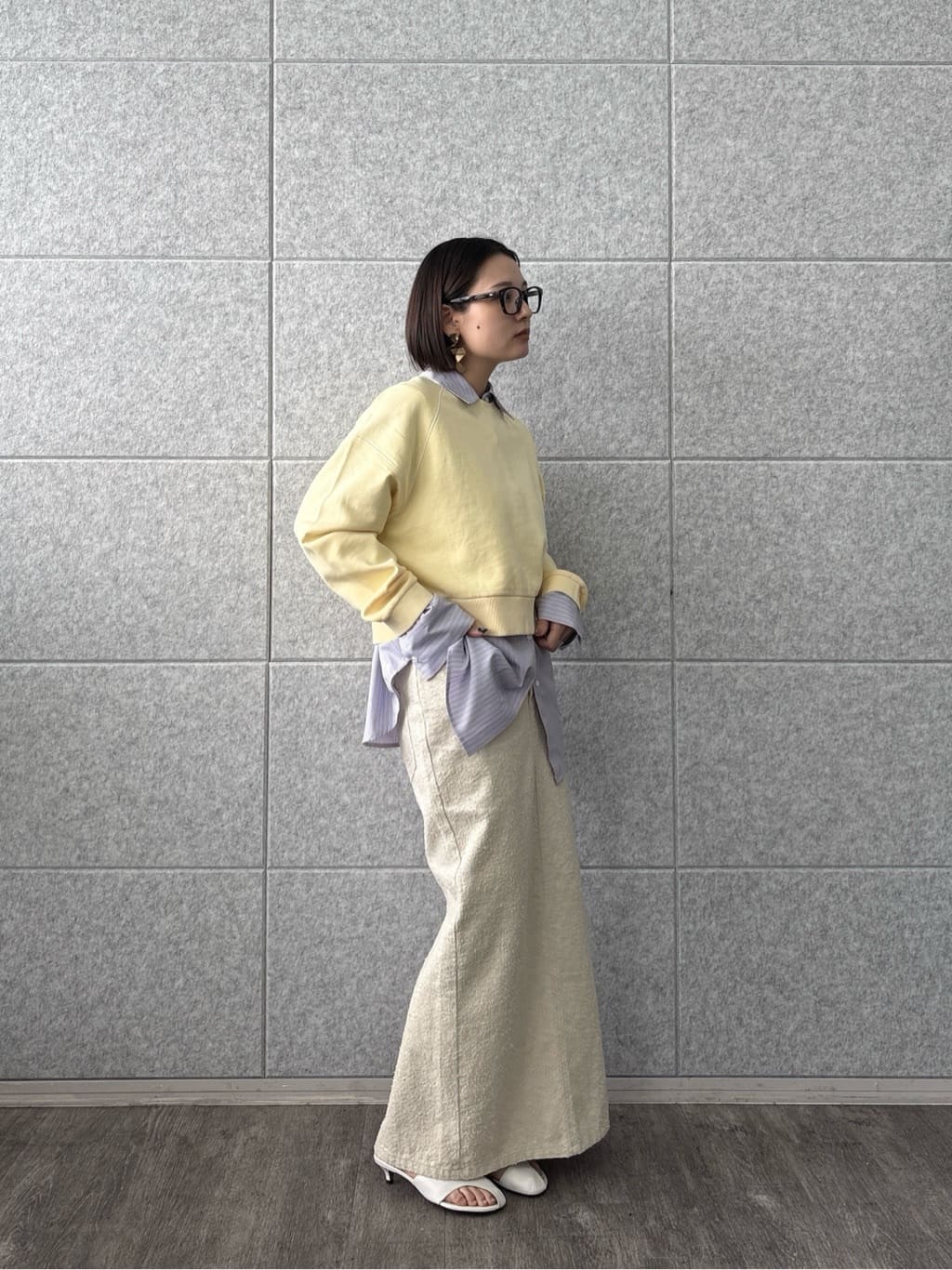 ayanoさんの「INDIVI｜グレイニーコットンタイトスカート」を使ったコーディネート